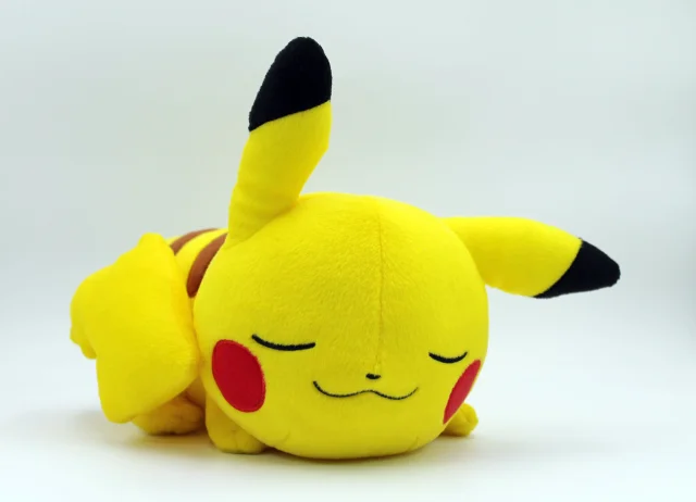 Produktbild zu Pok&eacute;mon - Pikachu Mania Pl&uuml;sch - Schlafender Pikachu