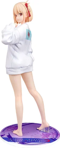 Produktbild zu Lycoris Recoil - Scale Figure - Chisato Nishikigi (Oversized Sweatshirt Ver.)