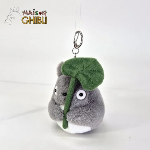 Produktbild zu Mein Nachbar Totoro - Pl&uuml;sch-Schl&uuml;sselanh&auml;nger - Totoro with Leaf